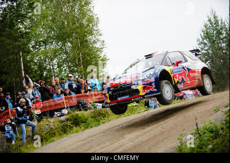 Il 3° agosto 2012. JYVÄSKYLÄ, Finlandia - 3 Agosto: Sébastien Loeb di Francia e Daniel Elena del Monaco competere nel loro Citroen Total World Rally Team Citroen DS3 WRC durante il giorno 2 del WRC Rally Finlandia il 3 agosto 2012 a Jyväskylä , Finlan Credito: Markku Heikkilä / Alamy Live News Foto Stock