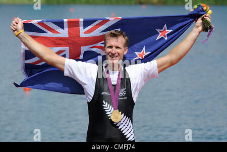 Eton Dorney, UK. Venerdì 3 agosto 2012. Nuova Zelanda medaglia d'oro Mahe Drysdale durante la cerimonia di consegna del premio per gli uomini di canottaggio singolo skiff in Eton Dorney, vicino a Windsor, Gran Bretagna, al 2012 Olimpiadi di estate, Venerdì, 3 agosto 2012. (CTK foto/Radek Petrasek) Foto Stock