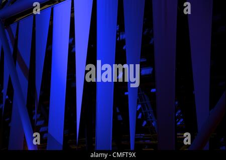 3 agosto 2012 - Londra, Inghilterra, Regno Unito - lo Stadio Olimpico è illuminata di notte durante il 2012 Londra olimpiade estiva. (Credito Immagine: © Mark Makela/ZUMAPRESS.com) Foto Stock