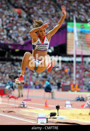 Stratford, Londra, Regno Unito. Sabato 4 agosto 2012. Gran Bretagna Heptathlete Katarina Thompson-Johnson esegue il salto in lungo. Foto Stock