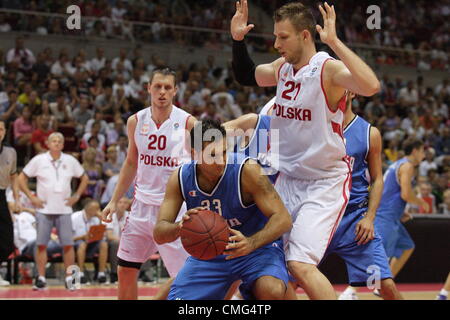 Sopot, Polonia 5th, Agosto 2012 International Sopot Basket Cup a ERGO Arena Sports Hall di Sopot. Ardori Pietro (33) in azione contro Michal Ignerski (21) durante la Polonia vs Italia gioco. Foto Stock