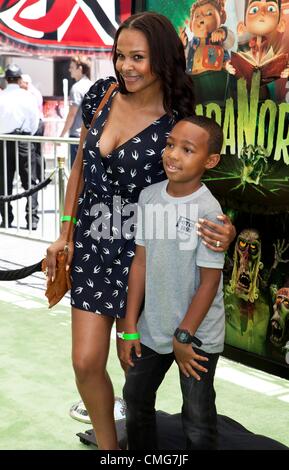 Samantha Mumba presso gli arrivi per PARANORMAN Premiere, Universal City Walk Cinema, Los Angeles, CA il 5 agosto 2012. Foto di: Emiley Schweich/Everett Collection Foto Stock