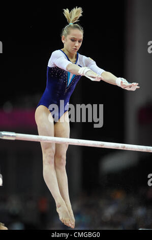 06.08.2012. Londra, Inghilterra. La ginnastica dei singoli apparecchi finali North Greenwich Arena . Victoria Komova della Russia Foto Stock