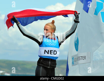 Vela olimpica, azione durante il London 2012 Giochi Olimpici a Weymouth e Portland Venue, Dorset, Gran Bretagna, UK. Marit Bouwmeester del Paesi Bassi celebra l'argento in Laser Classe radiale August 6th, 2012 foto: Dorset Servizio media Foto Stock