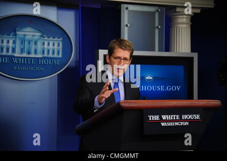 Il 7 agosto 2012 - Washington, Distretto di Columbia, Stati Uniti - Segretario stampa della Casa Bianca Jay Carney trattiene il daily briefing alla Casa Bianca. Egli risponde alle osservazioni che il senatore Harry Reid ha fatto recentemente.(Immagine di credito: Â© Christy Bowe/Globe foto/ZUMAPRESS.com) Foto Stock