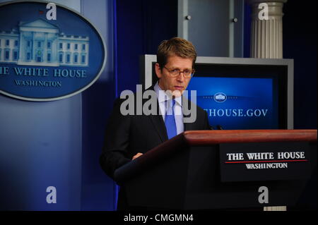 Il 7 agosto 2012 - Washington, Distretto di Columbia, Stati Uniti - Segretario stampa della Casa Bianca Jay Carney trattiene il daily briefing alla Casa Bianca. Egli risponde alle osservazioni che il senatore Harry Reid ha fatto recentemente.(Immagine di credito: Â© Christy Bowe/Globe foto/ZUMAPRESS.com) Foto Stock