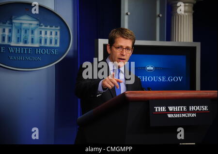 Il 7 agosto 2012 - Washington, Distretto di Columbia, Stati Uniti - Segretario stampa della Casa Bianca Jay Carney trattiene il daily briefing alla Casa Bianca. Egli risponde alle osservazioni che il senatore Harry Reid ha fatto recentemente.(Immagine di credito: Â© Christy Bowe/Globe foto/ZUMAPRESS.com) Foto Stock