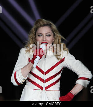 Agosto 8, 2012 - Moscow, Russia - la cantante Madonna si esibisce dal vivo in concerto al Olimpiyskiy Stadium. (Credito Immagine: © Viktor Vasenin/PhotoXpress/ZUMAPRESS.com) Foto Stock