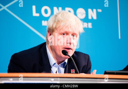 London, Regno Unito - 9 August 2012: Conferenza stampa "realizziamo un retaggio durevole dal London 2012 giochi' presso il London Media Center con il sindaco Boris Johnson, Daniel Moylan, Gavin Poole, John Burton, Stuart Corbyn e Peter Redfern, CEO di Taylor Wimpey.. Credito: pcruciatti / Alamy Live News Foto Stock