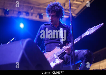 SIBENIK, Croazia, giovedì 9 agosto 2012. La Jon Spencer Blues Explosion eseguire al Terraneo Summer Eco Music Festival in Sibenik, Croazia. Foto Stock