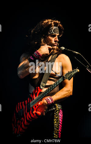 Agosto 9, 2012 - Toronto, Ontario, Canada - chitarrista sacchetta di American glam metal band Pantera acciaio eseguita al Sound Academy di Toronto (credito Immagine: © Igor Vidyashev/ZUMAPRESS.com) Foto Stock