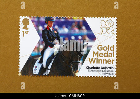 UK venerdì 10 agosto 2012. Timbro a onore medaglia d'oro Charlotte Dujardin nel settore equestre Dressage singolo evento. Timbro acquistati e bloccato su oro per inviare ad Olympic sostenitore. Credito: Carolyn Jenkins / Alamy Live News Foto Stock