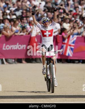 11 ago 2012. 11.08.2012. Hadleigh boschi, Essex, Inghilterra. Ester Suess di Francia compete durante le donne del cross-country finale del ciclismo in mountain bike evento in Hadleigh Farm at the London 2012 Giochi Olimpici di Londra, Gran Bretagna, 11 agosto 2012. Credit: Azione Plus immagini di Sport / Alamy Live News Foto Stock