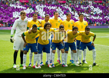 U-23U-23 Brasile gruppo team line-up (BRA), 11 agosto 2012 - Calcio : Brasile team group (L-R) Gabriel, Sandro, Juan Gesù, Leandro Damiao, Romulo, Thiago Silva, anteriore; Alex Sandro, Marcelo, Oscar, Rafael da Silva, Neymar pongono prima di uomini del Football match finale tra U-23 Brasile 1-2 U-23 Messico del London 2012 Giochi Olimpici Estivi allo Stadio di Wembley a Londra, Regno Unito. (Foto di Enrico Calderoni/AFLO SPORT) [0391] Foto Stock