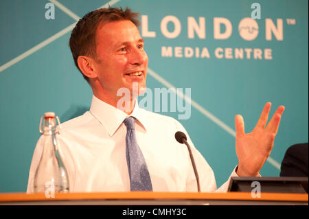 London, Regno Unito - 13 August 2012: Segretario della cultura, Jeremy Hunt parla durante la conferenza stampa finale dei Giochi Olimpici per discutere il successo di Londra 2012. Credito: pcruciatti / Alamy Live News Foto Stock