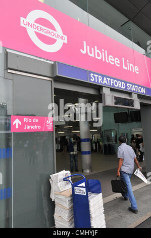 Stratford, Londra, Regno Unito. Il 13 agosto 2012. Indicazioni per "Rio de Janeiro" alla stazione di Stratford nella zona est di Londra vicino al Parco Olimpico. Rio ospiterà i prossimi giochi olimpici estivi nel 2016. Foto Stock