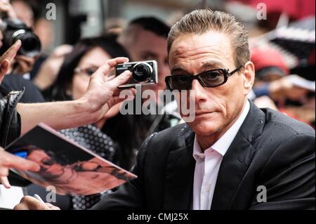 13 ago 2012. Jean Claude Van Damme assiste UK Premiere del film delle parti soggette a usura 2 su 13/08/2012 all'Empire Leicester Square, Londra. Persone nella foto: Jean Claude Van Damme . Foto di Julie Edward Credito: JEP Foto celebrità / Alamy Live News Foto Stock