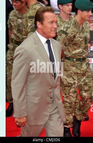 13 ago 2012. Arnold Schwarzenegger a 'La sostituzione delle parti soggette a usura 2' UK Premiere detenute all'Empire Leicester Square di Londra, Inghilterra - 13.08.12 Foto Stock