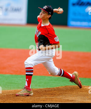 15 agosto 2012 - Aberdeen, Maryland, Stati Uniti - Boyds(MD)'S Jake Heskett piazzole durante il Cal Ripken Babe Ruth World Series di Aberdeen, Maryland il 15 agosto 2012. Boyds(MD) sconfisse Newtown(CT) 6-0. (Credito Immagine: © Scott Serio/eclipse/ZUMAPRESS.com) Foto Stock