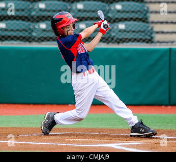 15 agosto 2012 - Aberdeen, Maryland, Stati Uniti - Newtown(CT)'S Dylan Champagne alla piastra durante la Cal Ripken Babe Ruth World Series di Aberdeen, Maryland il 15 agosto 2012. Boyds(MD) sconfisse Newtown(CT) 6-0. (Credito Immagine: © Scott Serio/eclipse/ZUMAPRESS.com) Foto Stock