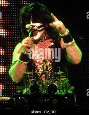 Agosto 12, 2012 - Chula Vista, CA, Stati Uniti d'America - 12 agosto 2012 - Chula Vista, California, Stati Uniti d'America - il batterista ERIC cantante della rock band KISS esegue durante la banda del ''Banco'' tour in Chula Vista, CA. Il 12 agosto 2012. (Credito Immagine: © KC Alfred/ZUMAPRESS.com) Foto Stock