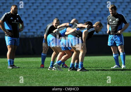 17 ago 2012. 17.08.2012 Sydney, Australia. Gli All Blacks durante i capitani eseguire la sessione di formazione in vista del Investec campionato di rugby tra Australia e Nuova Zelanda all'ANZ Stadium di Sydney. Foto Stock