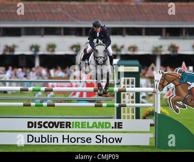 17.08.2012. Dubln, Irlanda. Gran Bretagna Nick Skelton su Carlo 273 in azione durante il FEI Nations Cup 2012 presso la Royal Dublin Society, Dublino, Irlanda. Foto Stock