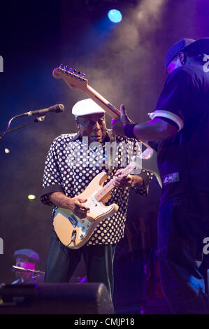 Aug 11, 2012 - Saratoga, California, Stati Uniti d'America - Blues Guitar legend Buddy Guy suona dal vivo presso la cantina di montagna. (Credito Immagine: ¬© Jerome Brunet/ZUMA Press) Foto Stock