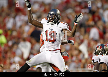 Agosto 17, 2012 - DANIEL WALLACE | Orari.TP 358006 parete Bucs 23 (08/17/2012) di Tampa Tampa Bay Buccaneers wide receiver Mike Williams (19) celebra il suo touchdown durante il primo trimestre. Prima metà azione: il Tampa Bay Buccaneers riprodurre il Tennessee Titans presso Raymond James Stadium durante la seconda preseason game. Dopo il primo semestre, il Tennessee Titans sono vincenti 20-7. [DANIEL WALLACE, volte] (credito Immagine: © Tampa Bay volte/ZUMAPRESS.com) Foto Stock