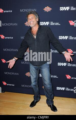 Steven Bauer presso gli arrivi per il quinto annuale Sunset Strip Music Festival Official VIP Party, SkyBar a Mondrian Los Angeles, Los Angeles, CA il 17 agosto 2012. Foto di: Sara Cozolino/Everett Collection Foto Stock