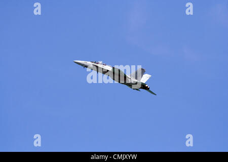 La cinquantaquattresima annuale di Chicago Air & Water Show - 2012. Il Chicago aria e acqua mostra è uno dei più grandi aria libera mostra negli Stati Uniti. Il Chicago aria e acqua mostrano è un evento annuale che ha cominciato in 1959 ed attrae più di 2 milioni di spettatori per aviazione ogni anno. La manifestazione si svolge su Chicago del lago Michigan e dispone di vari atti di aviazione che infuria da aerei militari di corporate sponsorizzato Aerobatic Team. Foto Stock