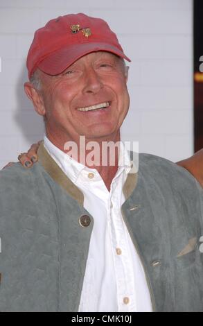 Archivio immagini: 20 agosto 2012. Top Gun regista Tony Scott ha ucciso saltando da un ponte a Los Angeles, secondo un coroner in noi. Immagine presa giu 04, 2009 - Los Angeles, California, Stati Uniti d'America - Direttore Tony Scott e la famiglia a 'l'assunzione di Pelham 123' Los Angeles Premiere detenute al Mann Village Theatre. Foto Stock