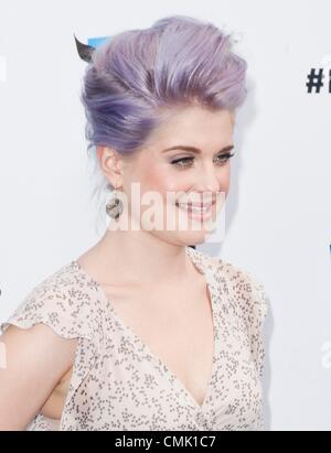 Kelly Osbourne presso gli arrivi per VH1 fare qualcosa Awards - arrivi, Barker Hangar, Santa Monica, CA il 19 agosto 2012. Foto di: Emiley Schweich/Everett Collection Foto Stock