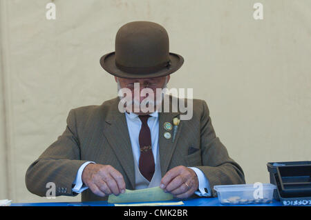 20 agosto 2012. Llandrindod Wells, Wales, Regno Unito. I partecipanti prendono parte al primo Best vestito Costume evento durante il Festival Vittoriano settimana. Photo credit: Graham M. Lawrence/Alamy Live News. Foto Stock