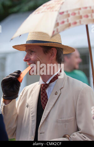 20 agosto 2012. Llandrindod Wells, Wales, Regno Unito. I partecipanti prendono parte al primo Best vestito Costume evento durante il Festival Vittoriano settimana. Photo credit: Graham M. Lawrence/Alamy Live News. Foto Stock