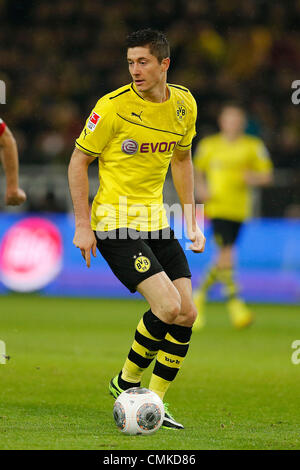 Fussball, Dortmund, Deutschland , 1. Bundesliga , 11. Spieltag, Borussia Dortmund (BVB) - VFB Stuttgart (Vfb) 6-1 im Signal Iduna Park di Dortmund am 01. 11. 2013 Robert LEWANDOWSKI (BVB) Foto : Norbert Schmidt Foto Stock