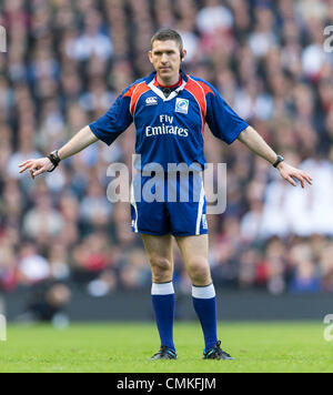 Londra, Regno Unito. 02Nov, 2013. Arbitro George CLANCY durante il Rugby Internazionale gioco di unione tra Inghilterra e Australia da Twickenham Credito: Azione Sport Plus/Alamy Live News Foto Stock