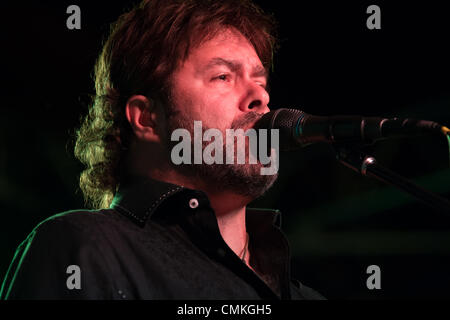 Lincoln, California, USA. 1 novembre 2013. 1 novembre: Larry Antonino di rock band Pablo Cruise esegue al Thunder Valley Casino Resort a Lincoln, la California il 1 novembre 2013 Credit: Randy Miramontez/Alamy Live News Foto Stock