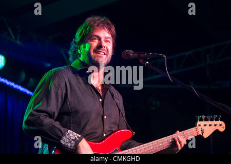 Lincoln, California, USA. 1 novembre 2013. 1 novembre: Larry Antonino di rock band Pablo Cruise esegue al Thunder Valley Casino Resort a Lincoln, la California il 1 novembre 2013 Credit: Randy Miramontez/Alamy Live News Foto Stock