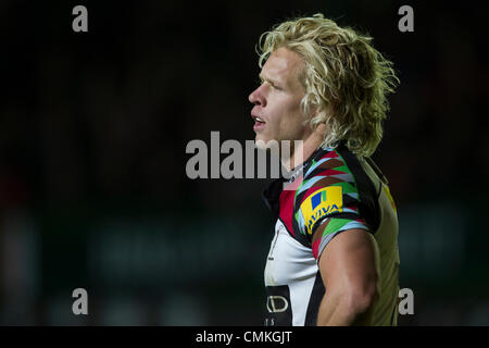 Leicester, Regno Unito. Il 2 novembre 2013. Matt tramoggia (arlecchini). Azione dalla Aviva Premiership match tra Leicester Tigers e Arlecchini ha giocato a Welford Road, Leicester sabato 2 novembre 2013. Credito: Graham Wilson / Immagini di pipeline/ Alamy Live News Foto Stock