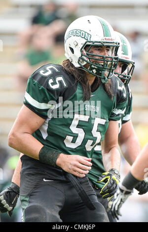 Deland, FL, Stati Uniti d'America. 2° Nov, 2013. Stetson offensivo per guardafili Eldemire Fletcher (55) durante la prima metà NCAA Football azione di gioco tra la Campbell combattendo i cammelli e Stetson Hatters a Spec Martin Stadium di DeLand, Florida. Credito: csm/Alamy Live News Foto Stock