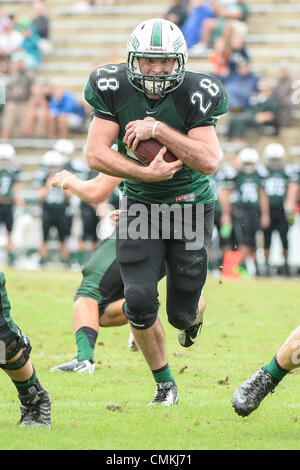 Deland, FL, Stati Uniti d'America. 2° Nov, 2013. Stetson running back Cole Mazza (28) durante la prima metà NCAA Football azione di gioco tra la Campbell combattendo i cammelli e Stetson Hatters a Spec Martin Stadium di DeLand, Florida. Credito: csm/Alamy Live News Foto Stock