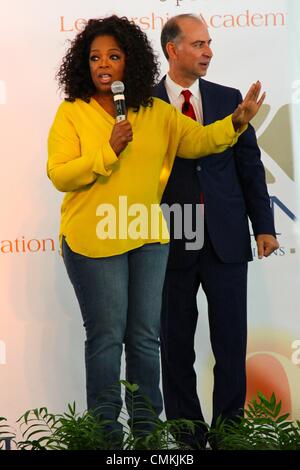Oprah Winfrey con Frank Kaminski, presidente di Kaminski aste. Foto Stock