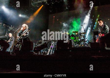 New Orleans, Louisiana, Stati Uniti d'America. 3 Novembre, 2013. La cura di eseguire a Voodoo Musica e Arti esperienza a New Orleans. © Marc Nader/ZUMAPRESS.com/Alamy Live News Foto Stock