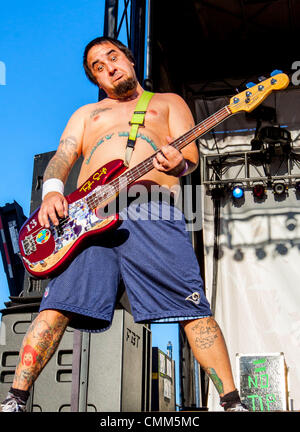 New Orleans, Louisiana, Stati Uniti d'America. 2° Nov, 2013. Il bassista IAN GRUSHKA di 'New Found Glory" eseguendo in Voodoo Musica e Arti esperienza a New Orleans. © Marc Nader/ZUMA filo/ZUMAPRESS.com/Alamy Live News Foto Stock