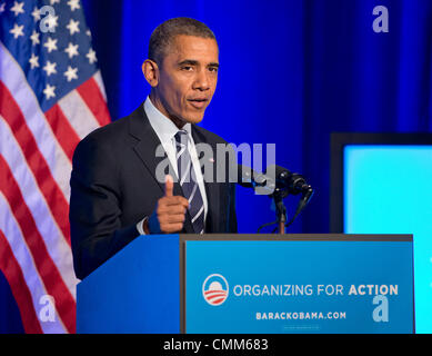 Washington, DC, Stati Uniti d'America. 4 Novembre, 2013. Il Presidente degli Stati Uniti Barack Obama offre un commento a un'organizzazione per l'azione 'Obamacare Summit tenutosi presso il St. Regis Hotel in Washington, DC, Stati Uniti d'America, lunedì 4 novembre 2013. Credito: Ron Sachs / Pool via CNP/dpa/Alamy Live News Foto Stock
