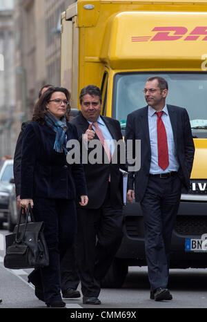 Berlino, Germania. 5 novembre 2103. Horst Seehofer(CSU) riceve nella casa di Baviera rappresentanza in Berlino, Angela Merkel (CDU) e Sigmar GABRIEL (SPD) per più di un ciclo di negoziati per la coalizione tra CDU / CSU e SPD. Credito: Goncalo Silva/Alamy Live News. Foto Stock