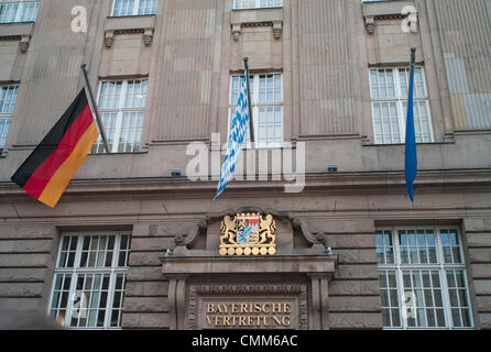 Berlino, Germania. 5 novembre 2103. Horst Seehofer(CSU) riceve nella casa di Baviera rappresentanza in Berlino, Angela Merkel (CDU) e Sigmar GABRIEL (SPD) per più di un ciclo di negoziati per la coalizione tra CDU / CSU e SPD. Credito: Goncalo Silva/Alamy Live News. Foto Stock