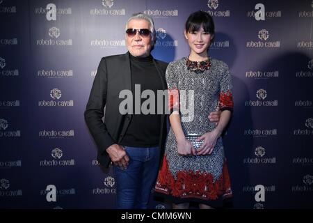 Pechino, Cina. 1 Nov, 2013. Roberto Cavalli assiste parte a Pechino in Cina il venerdì 1 novembre 2013. © TopPhoto/Alamy Live News Foto Stock