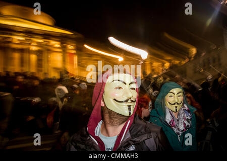 Londra, Regno Unito. 5 novembre 2013. "Maschera illion Marzo" protesta in London Credit: Guy Corbishley/Alamy Live News Foto Stock